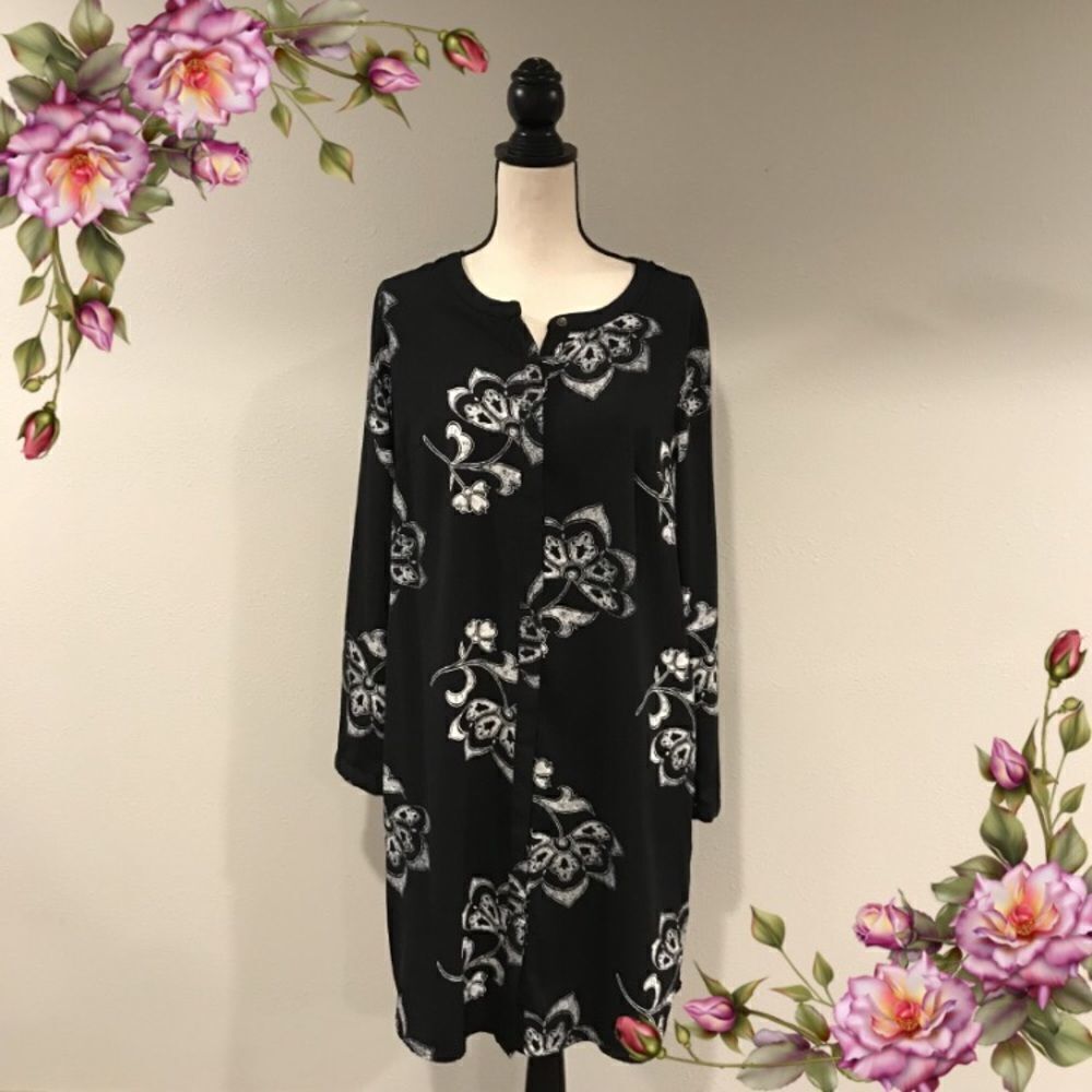 MAKE AN OFFERĀ ;) Floralā long sleeve buttonādown midiādress